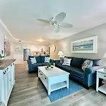 Pelican Walk 403